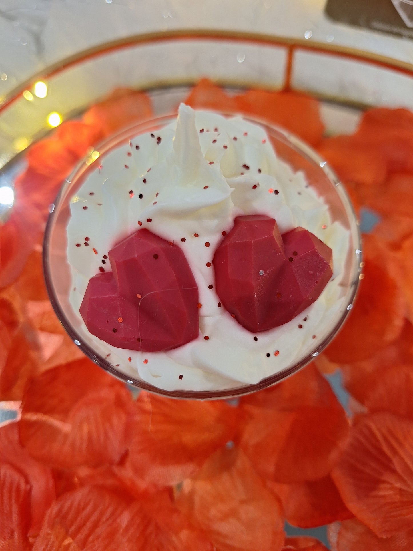 Bougie Chantilly Deux Cœurs – Lit de cire rouge & décoration romantique