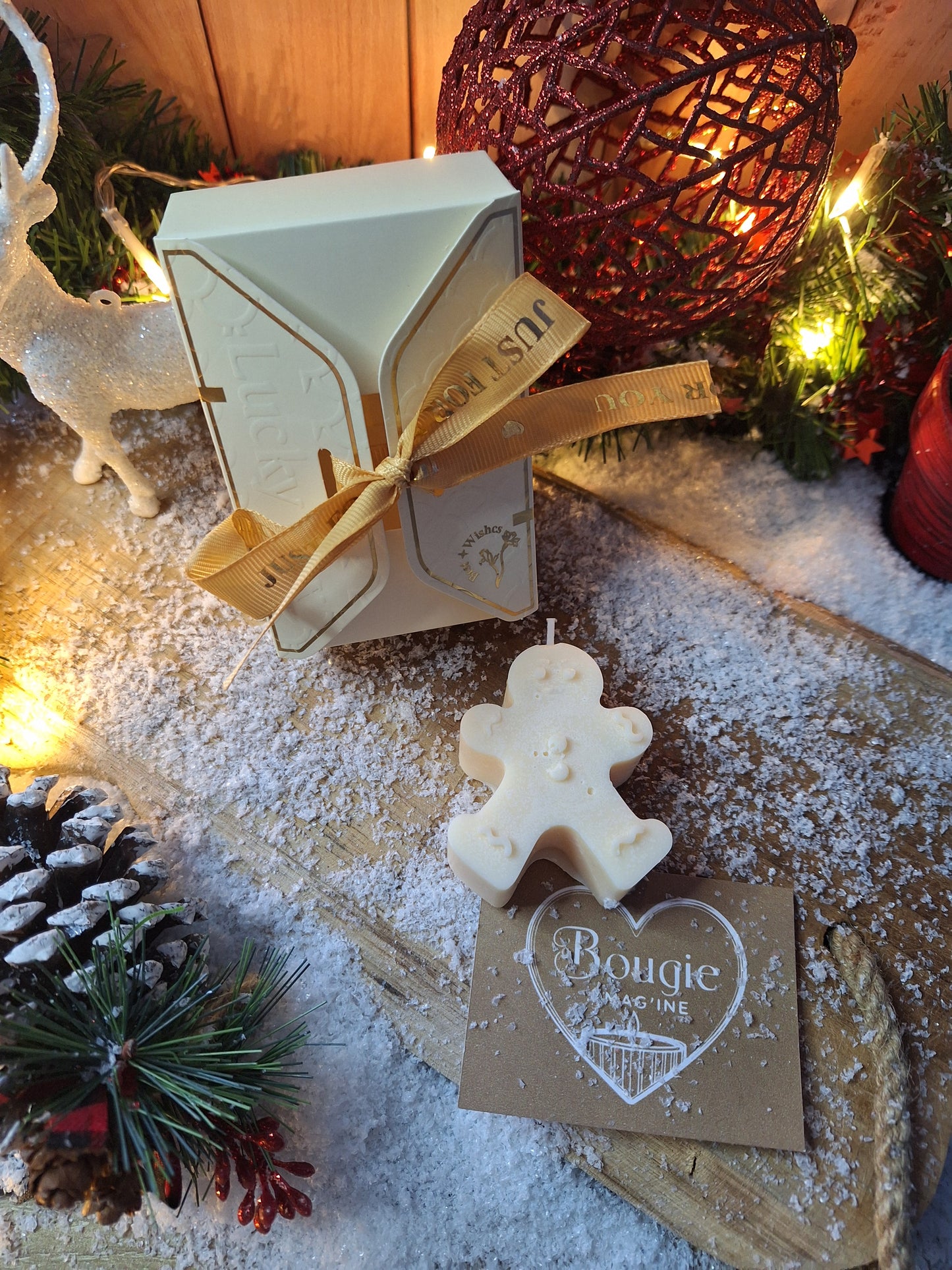 Bougie Cadeau de Noël en Écrin – Sapin, Flocon ou Bonhomme de Pain d’Épice