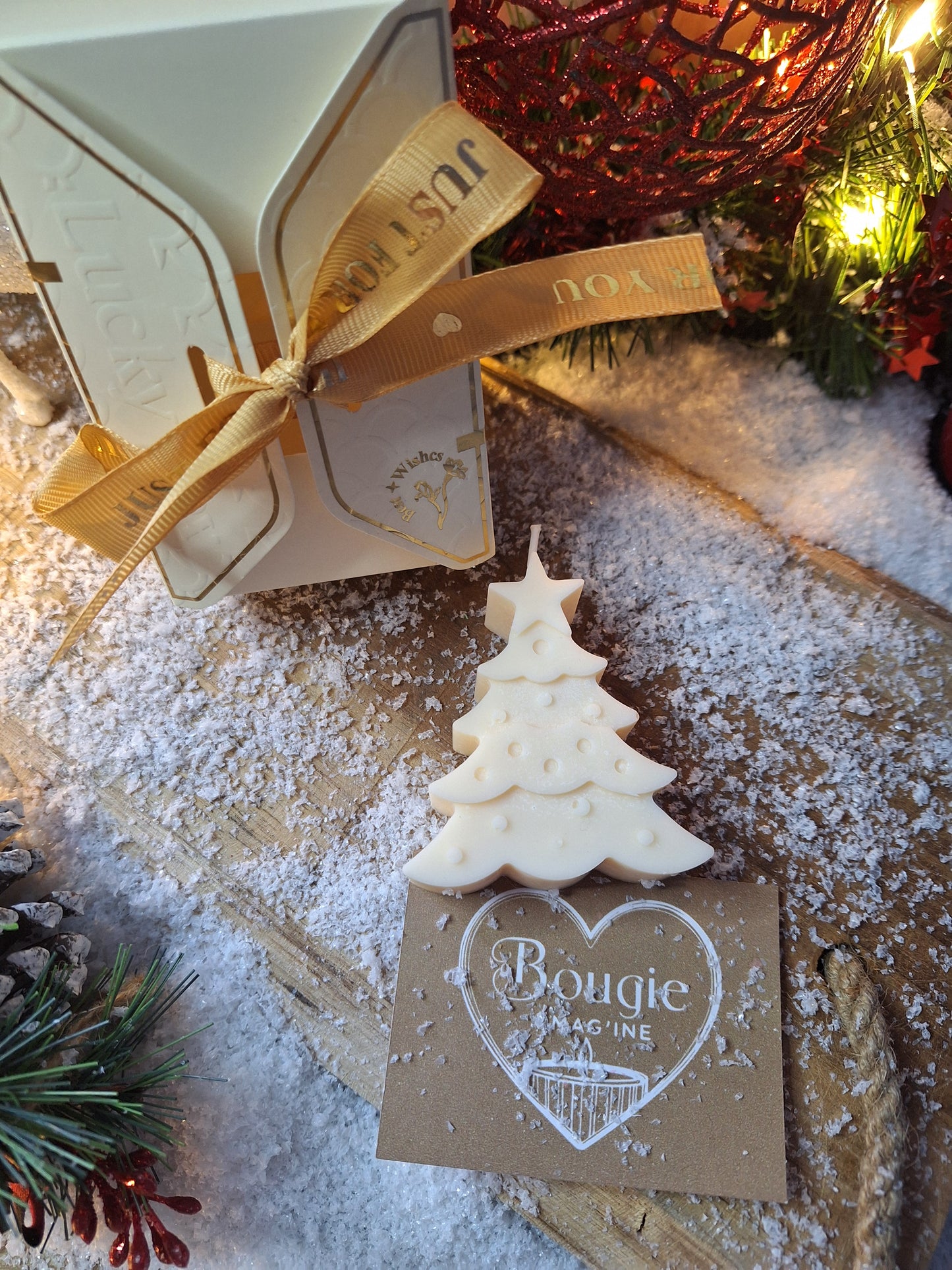 Bougie Cadeau de Noël en Écrin – Sapin, Flocon ou Bonhomme de Pain d’Épice