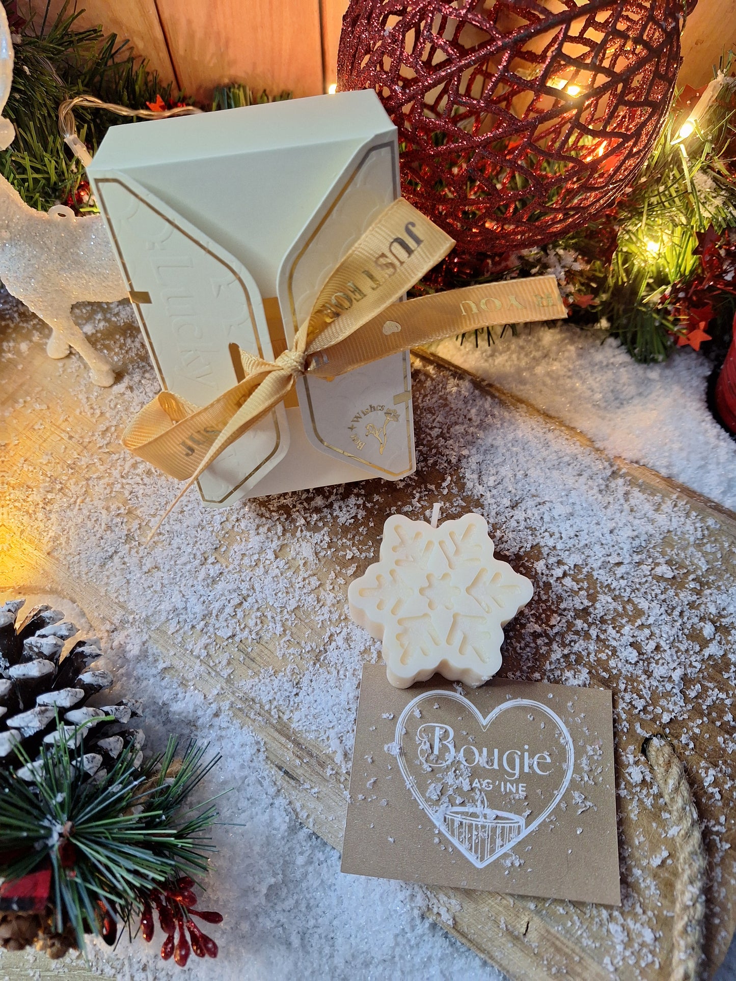 Bougie Cadeau de Noël en Écrin – Sapin, Flocon ou Bonhomme de Pain d’Épice