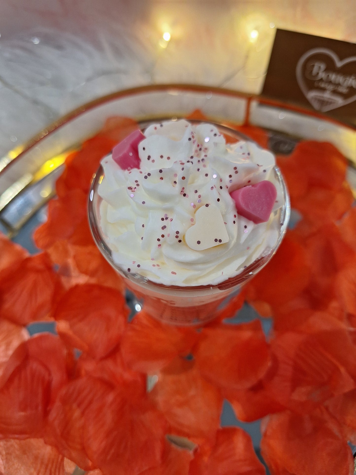 Bougie Chantilly Cœur – Roses et petits cœurs décoratifs